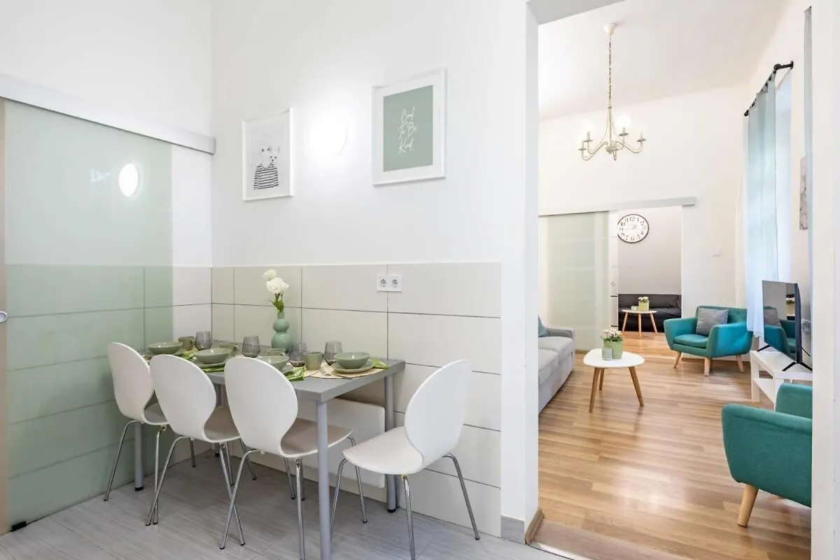 Comfy And Bright Apartment In The Center Budapesta