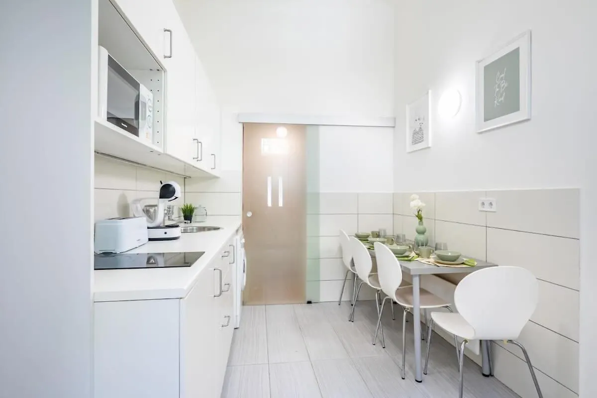 Comfy And Bright Apartment In The Center Budapesta Ungaria
