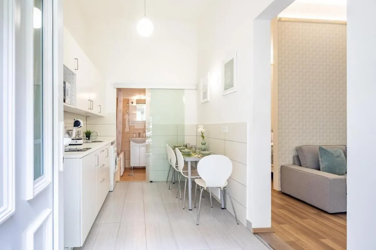 Comfy And Bright Apartment In The Center Budapesta