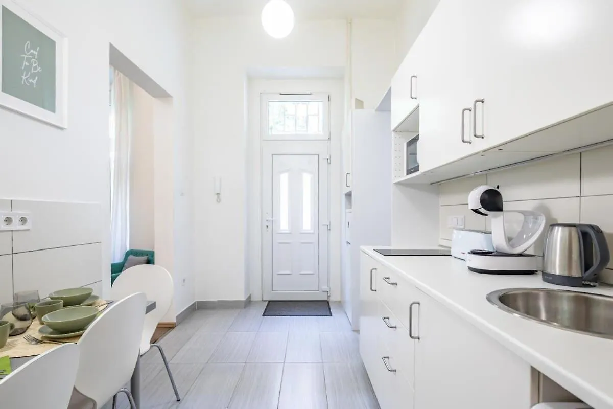 Comfy And Bright Apartment In The Center Budapesta