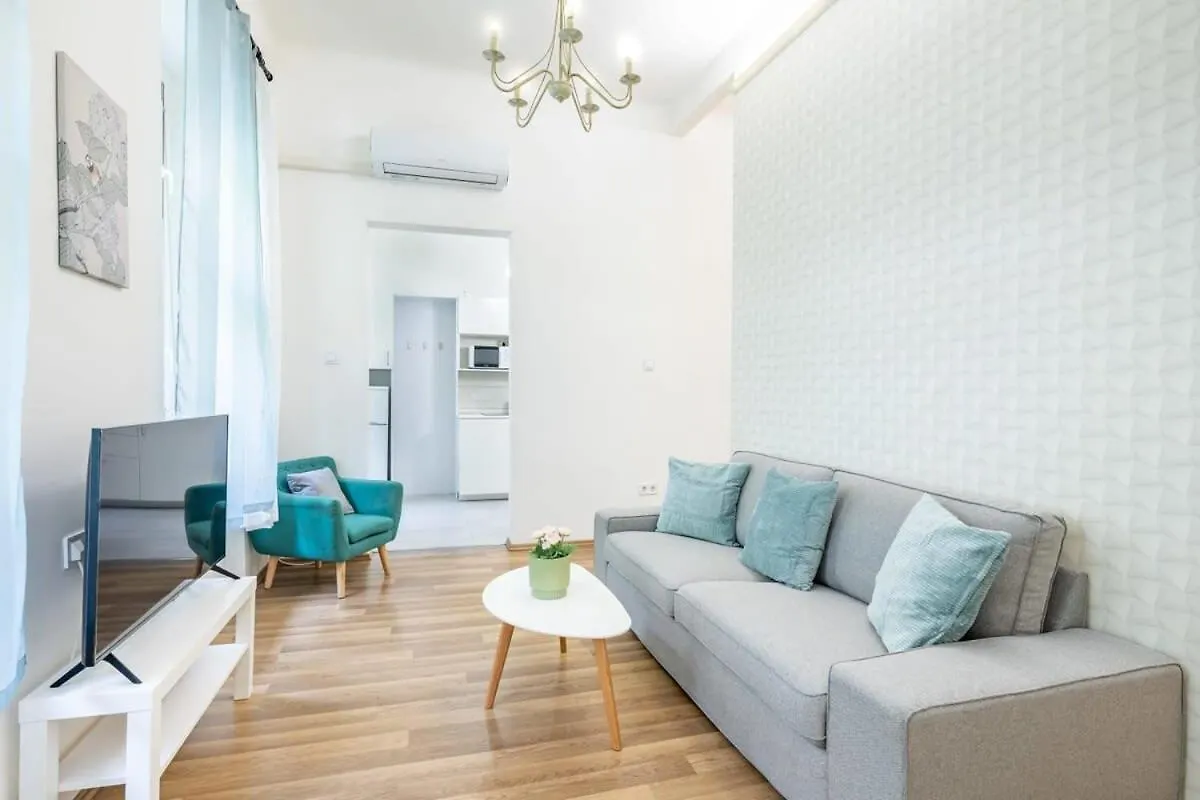 Comfy And Bright Apartment In The Center Budapesta